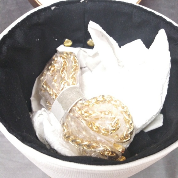 Purse - Picture 2 of 3